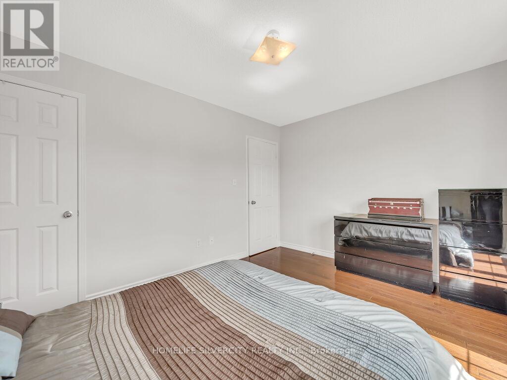 98 Masters Green Crescent, Brampton, Ontario  L7A 3K5 - Photo 26 - W12164522
