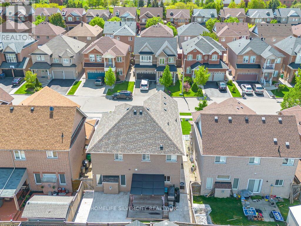 98 Masters Green Crescent, Brampton, Ontario  L7A 3K5 - Photo 37 - W12164522