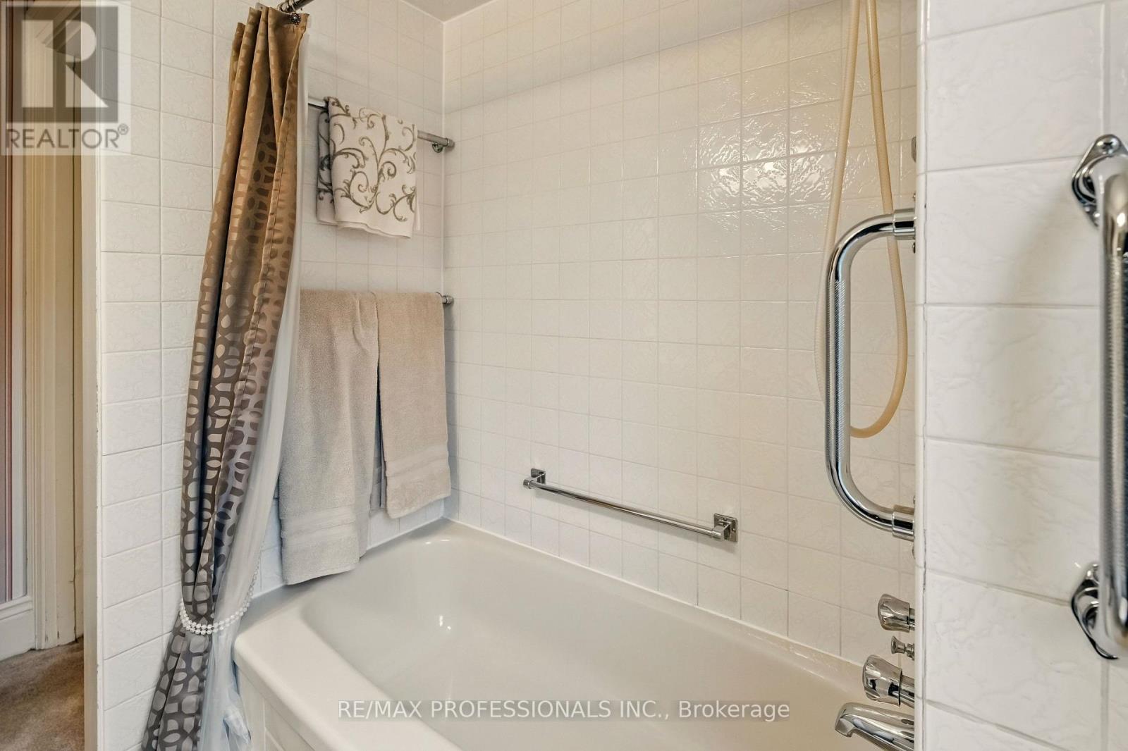 261 Wexford Avenue S, Hamilton (Delta), Ontario  L8K 2P4 - Photo 38 - X12164477