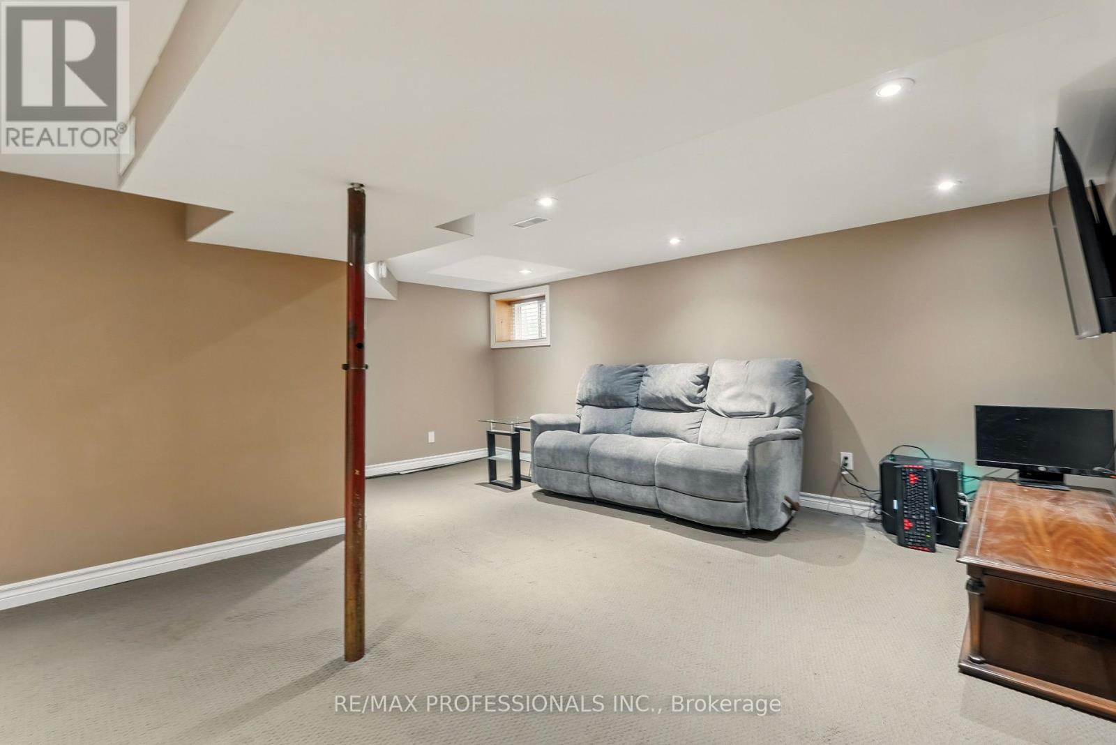 261 Wexford Avenue S, Hamilton (Delta), Ontario  L8K 2P4 - Photo 41 - X12164477