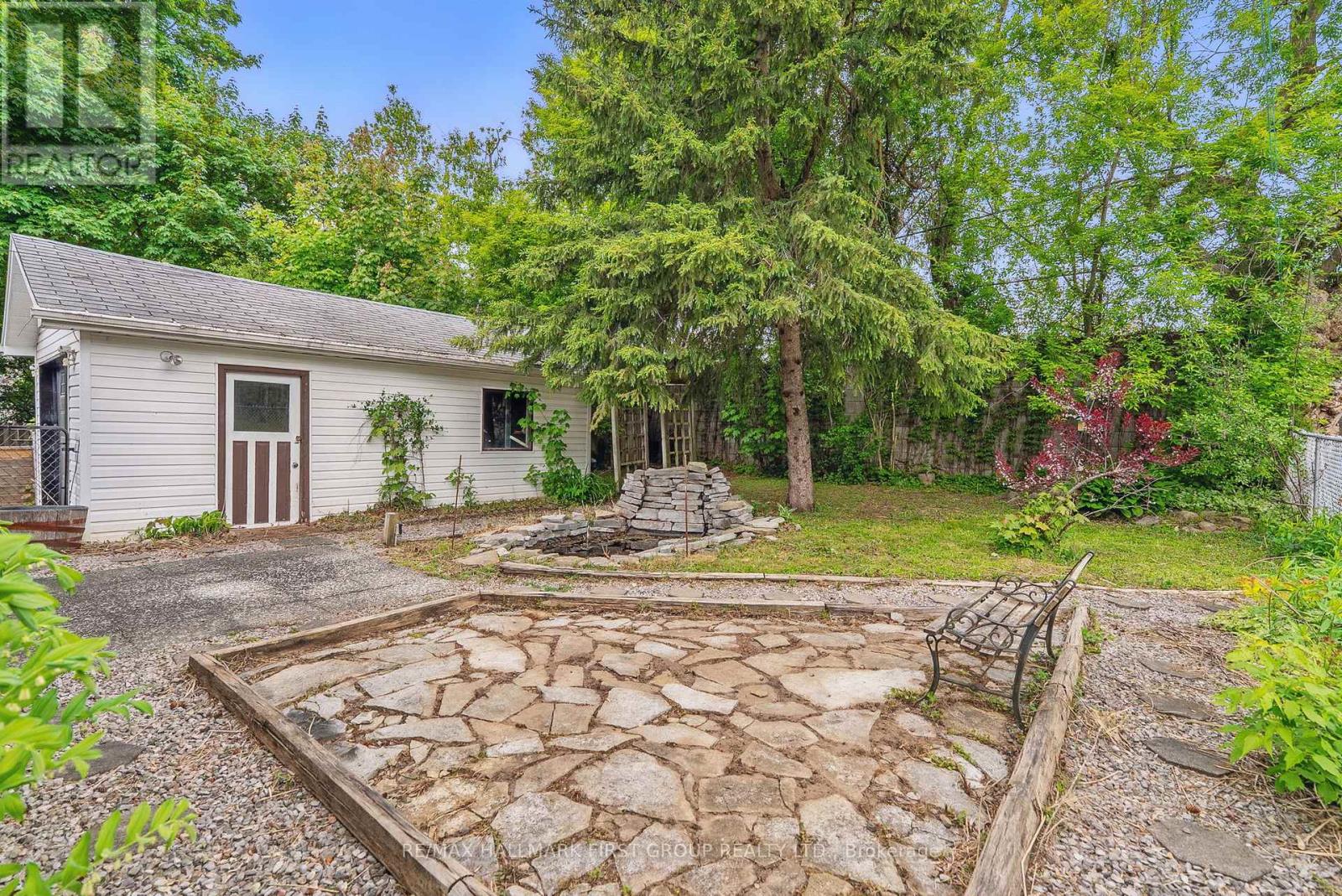272 Carlisle Avenue, Peterborough East (Central), Ontario  K9H 1J6 - Photo 38 - X12164478