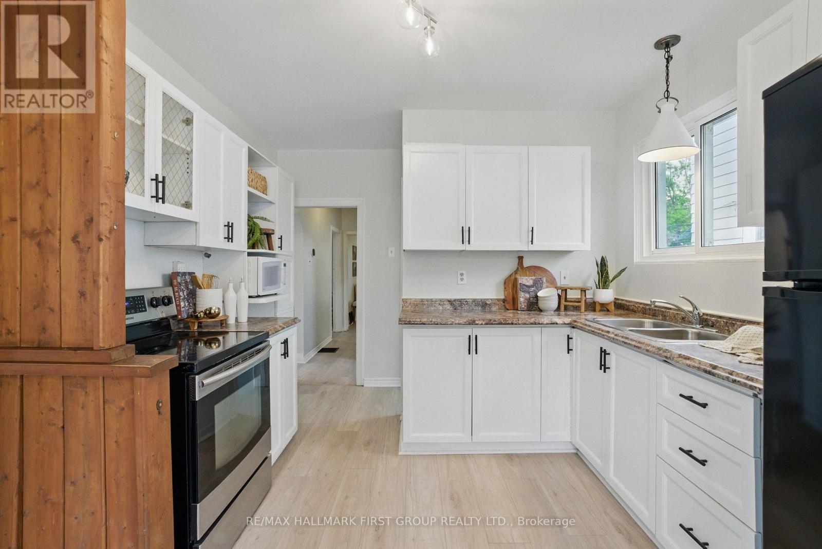 272 Carlisle Avenue, Peterborough East (Central), Ontario  K9H 1J6 - Photo 4 - X12164478