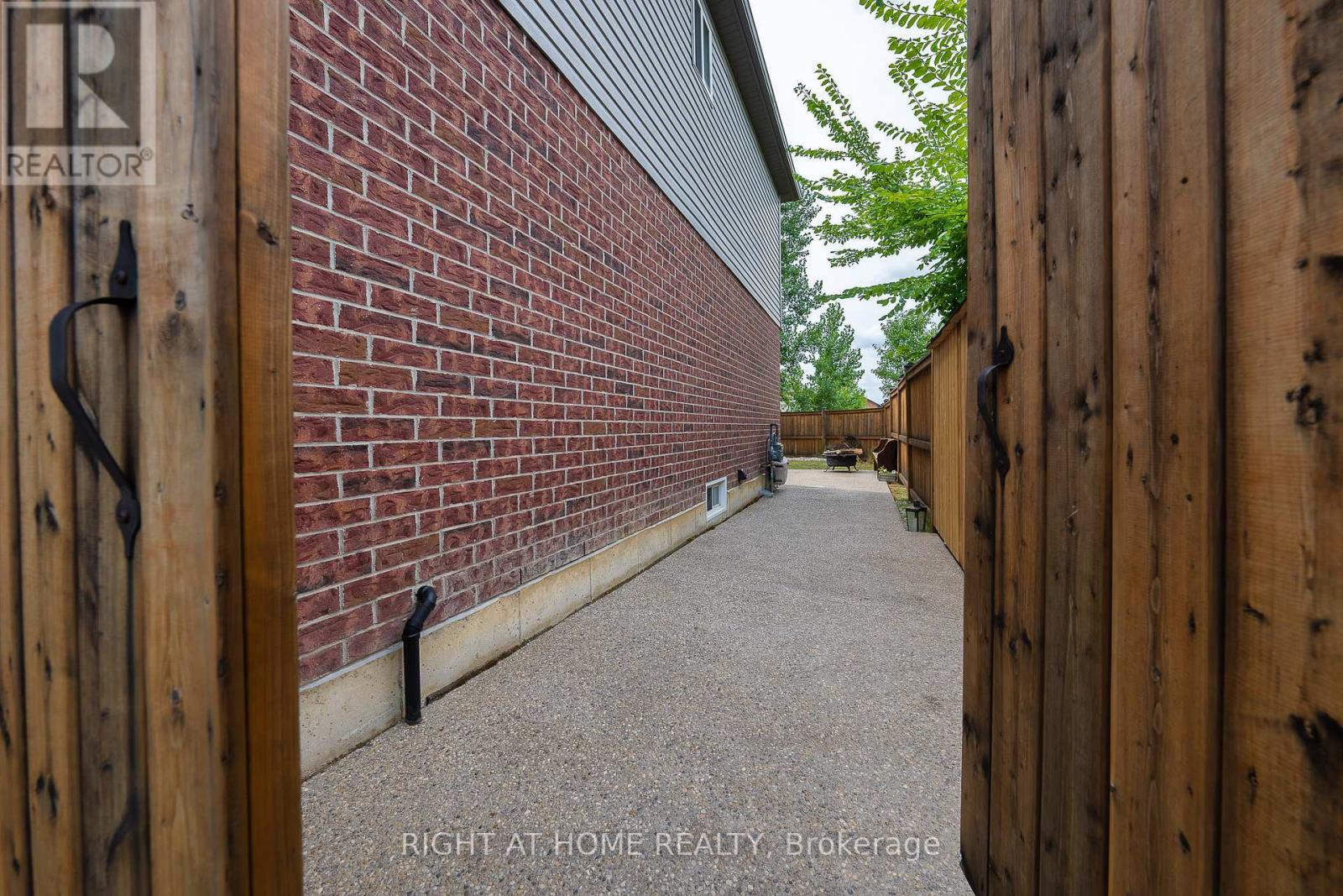 4 Avatar Place, Hamilton, Ontario  L0R 1W0 - Photo 37 - X12164499