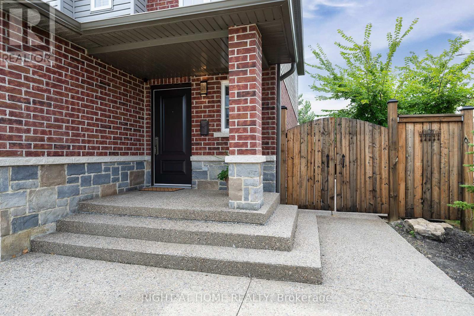 Property at 4 AVATAR PLACE image 4