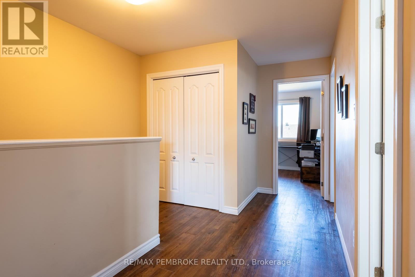 18 Winston Avenue, Petawawa, Ontario  K8H 0C1 - Photo 22 - X12164535