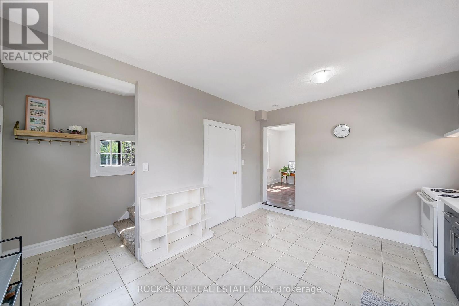 Property at 227 FAIRWAY ROAD N image 5