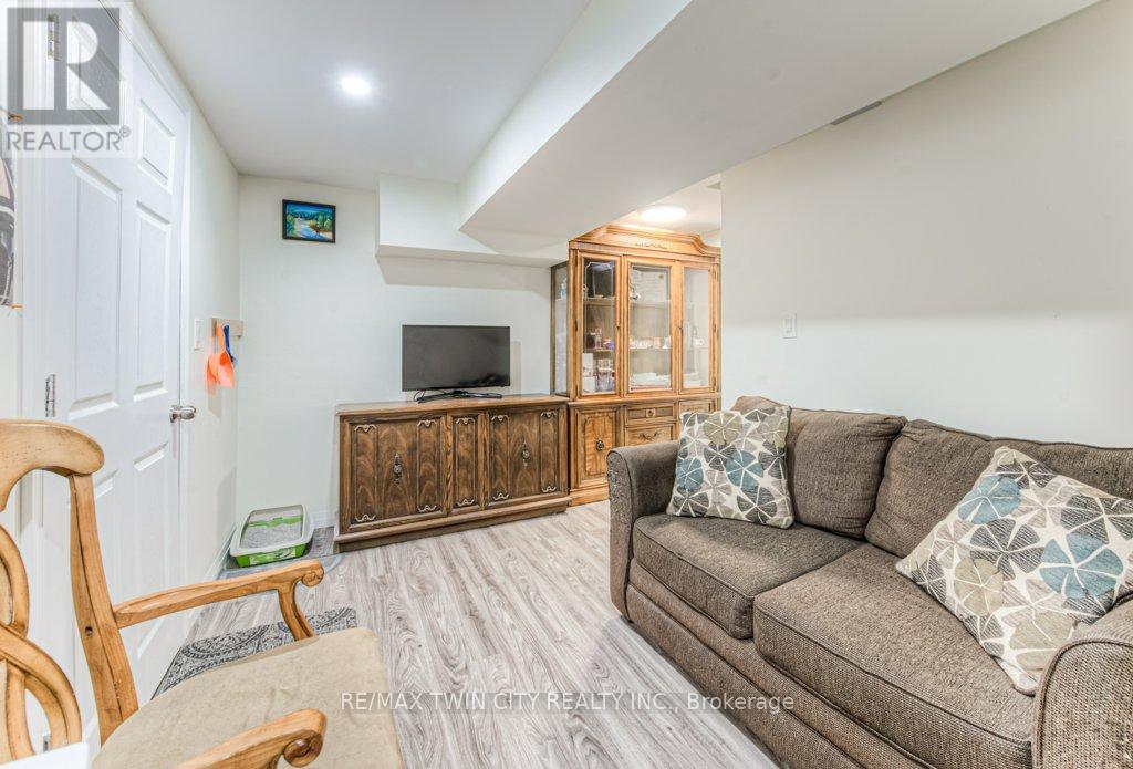 7 - 52 Montcalm Drive, Kitchener, Ontario  N2B 2R1 - Photo 13 - X12076666