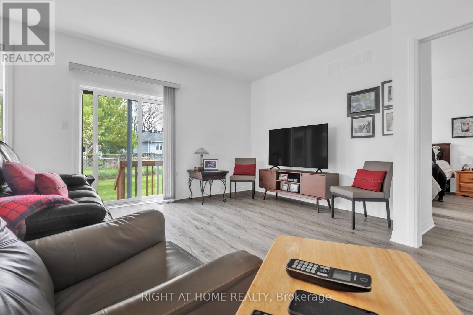 92 Tom Gavinski Street, Arnprior, Ontario  K7S 0C6 - Photo 4 - X12157690