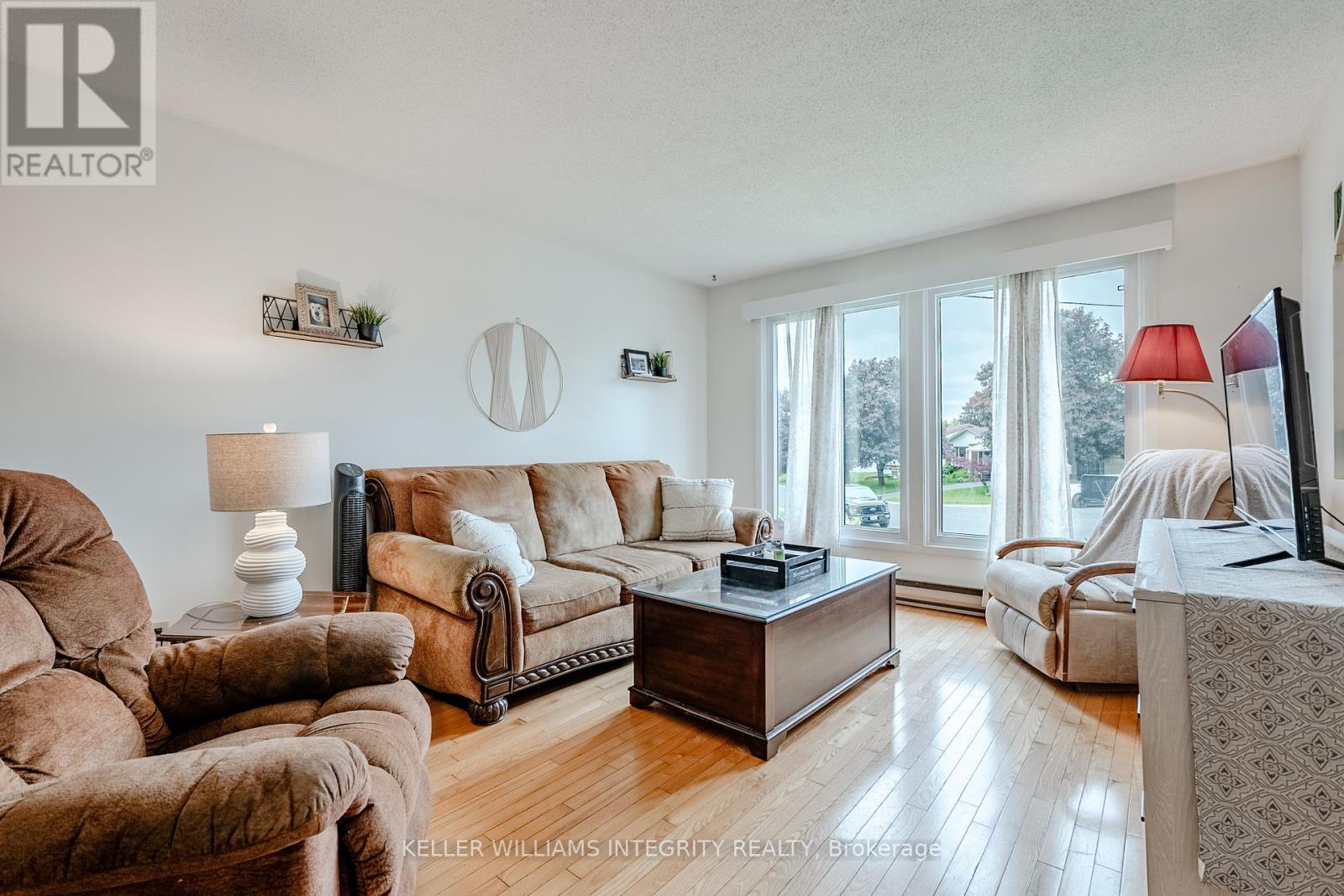 35 Woods Lane, Cornwall, Ontario  K6J 5N7 - Photo 4 - X12164568