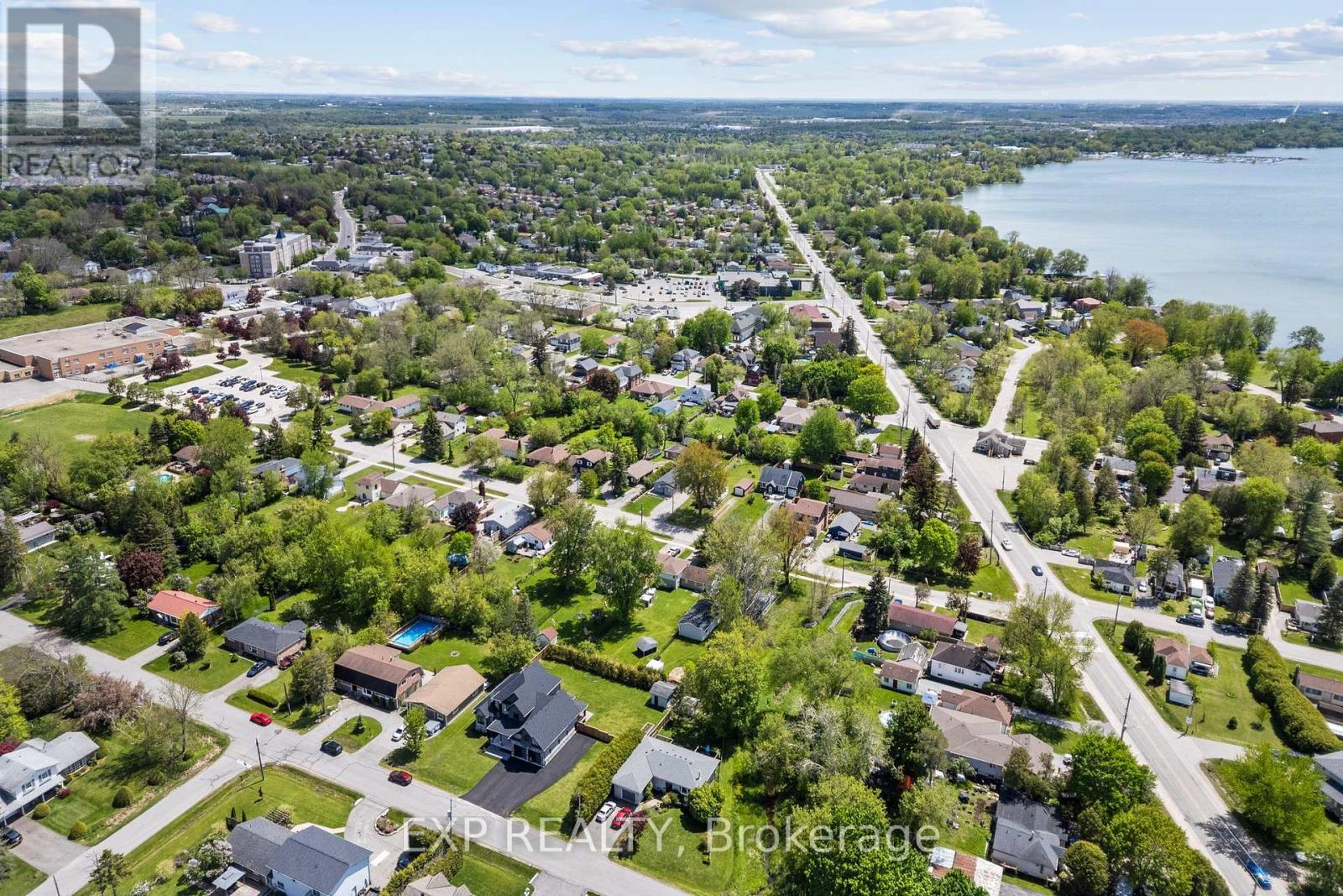 227 Medina Drive, Georgina, Ontario  L4P 1G9 - Photo 3 - N12164576