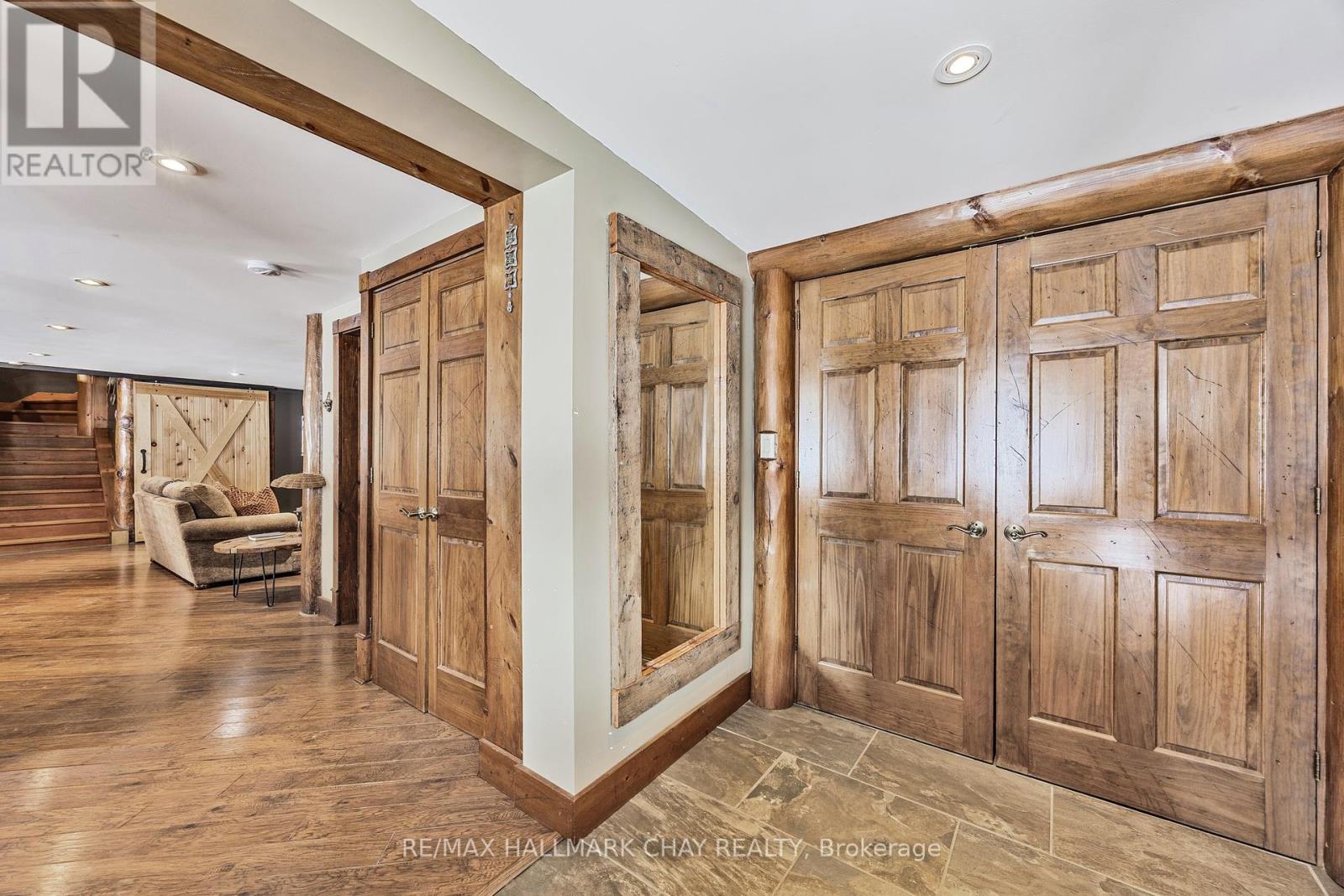 118 Highland Drive, Oro-Medonte, Ontario  L0L 2L0 - Photo 2 - S12164539