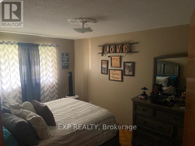 29 Mallard Crescent, Brampton, Ontario  L6S 2T7 - Photo 6 - W12158267