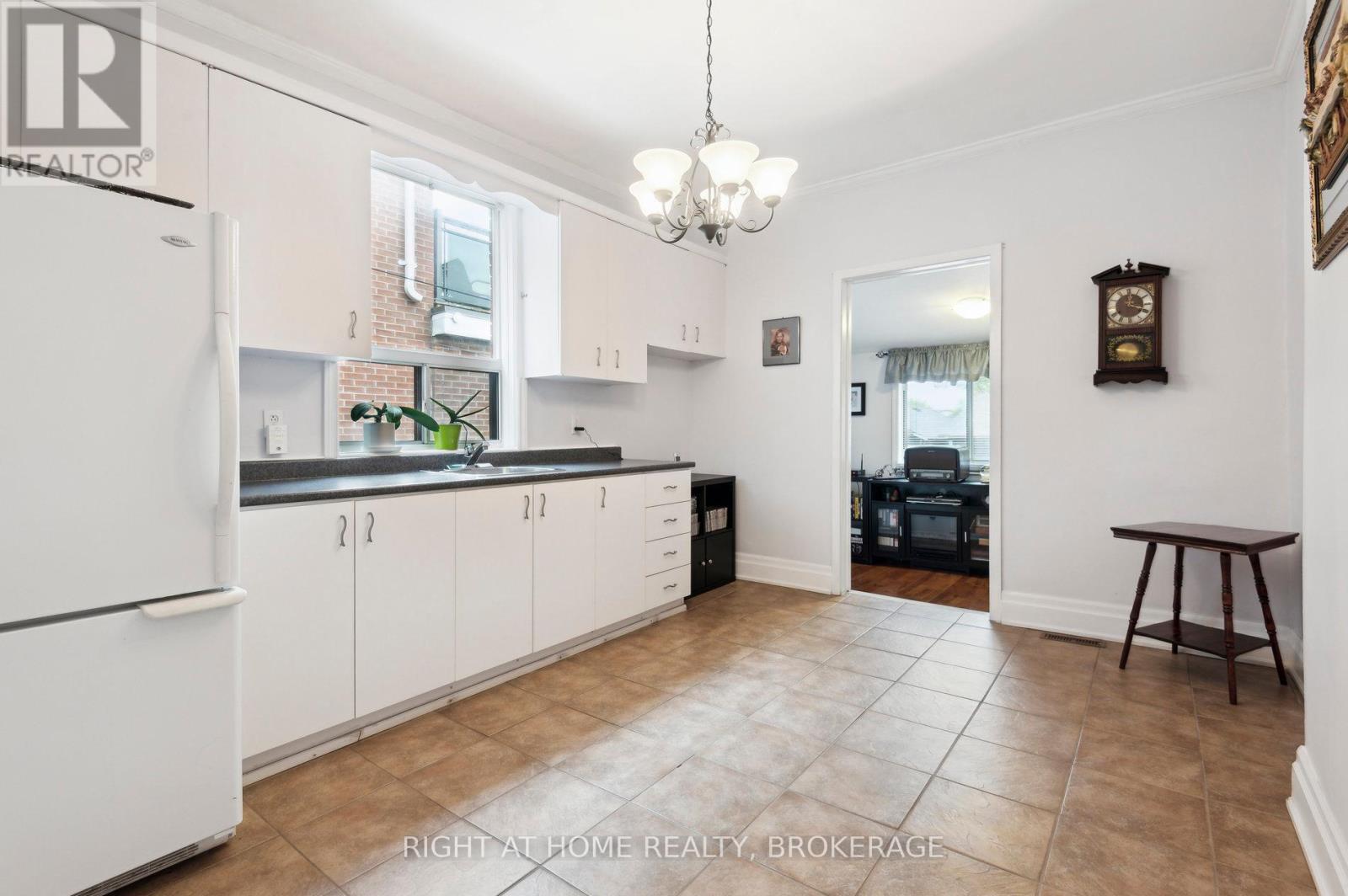 812 Gladstone Avenue, Toronto, Ontario  M6H 3J6 - Photo 13 - W12164543