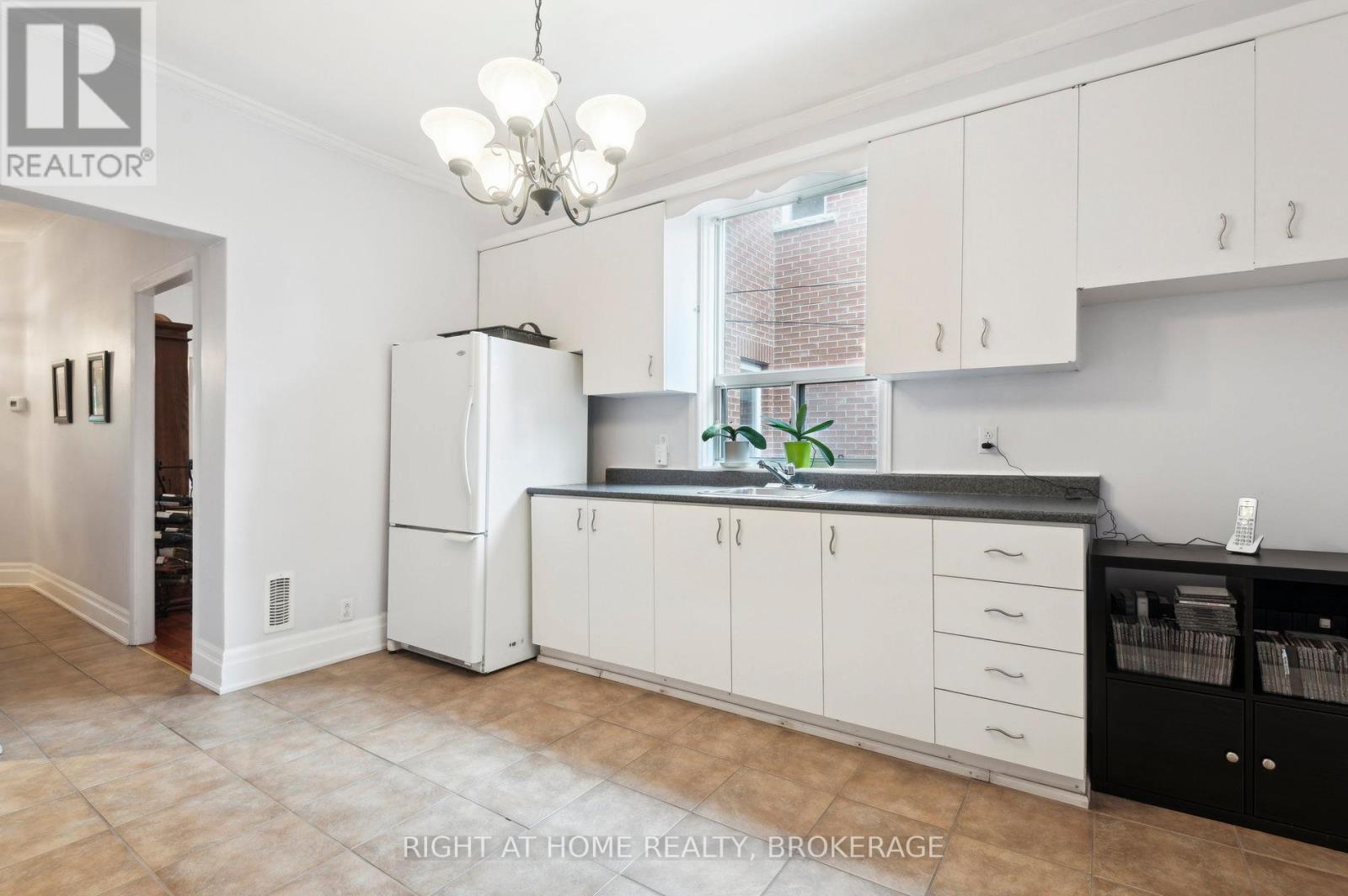 812 Gladstone Avenue, Toronto, Ontario  M6H 3J6 - Photo 18 - W12164543