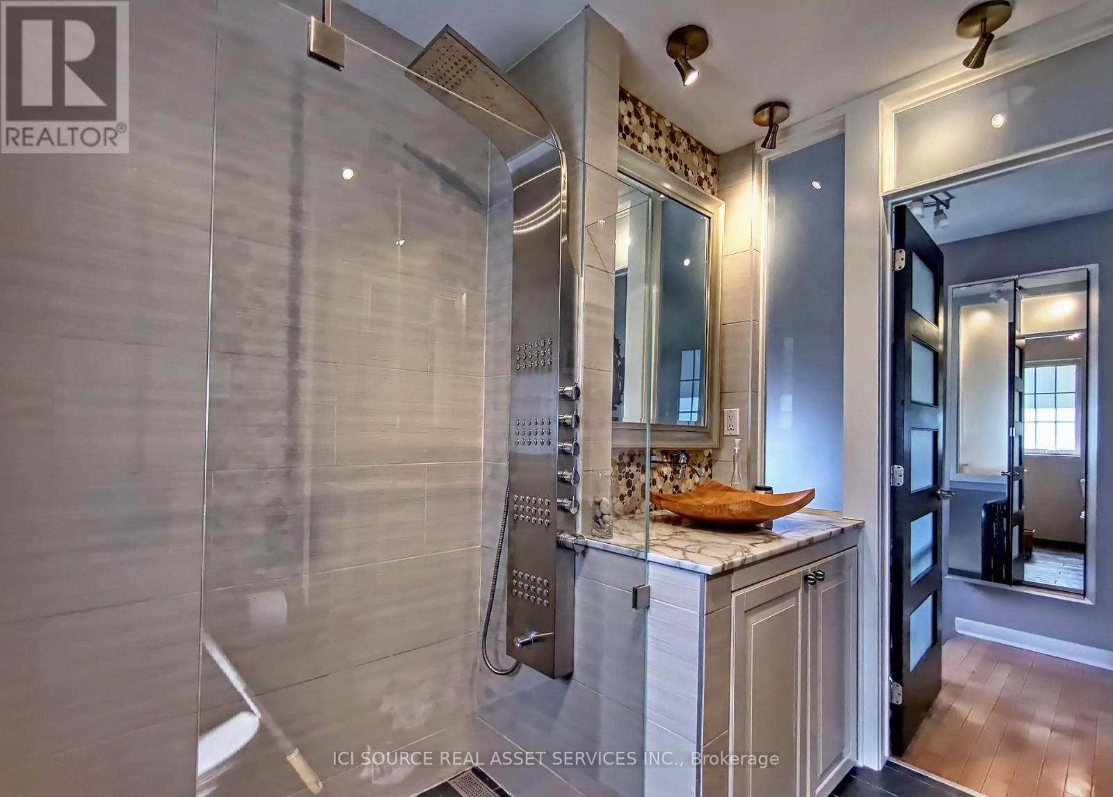 362 Silverthorn Avenue, Toronto, Ontario  M6M 3G8 - Photo 10 - W12164555