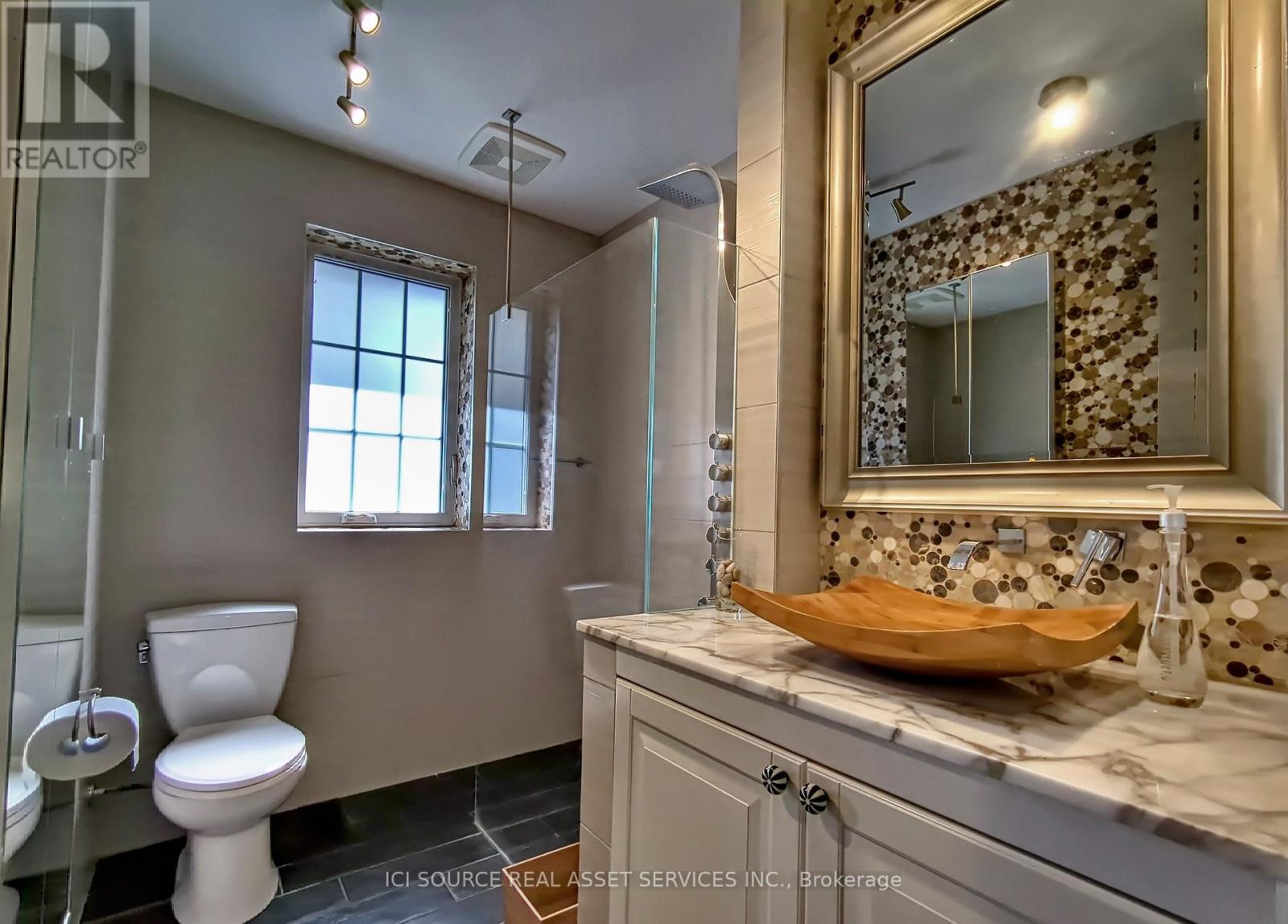 362 Silverthorn Avenue, Toronto, Ontario  M6M 3G8 - Photo 11 - W12164555