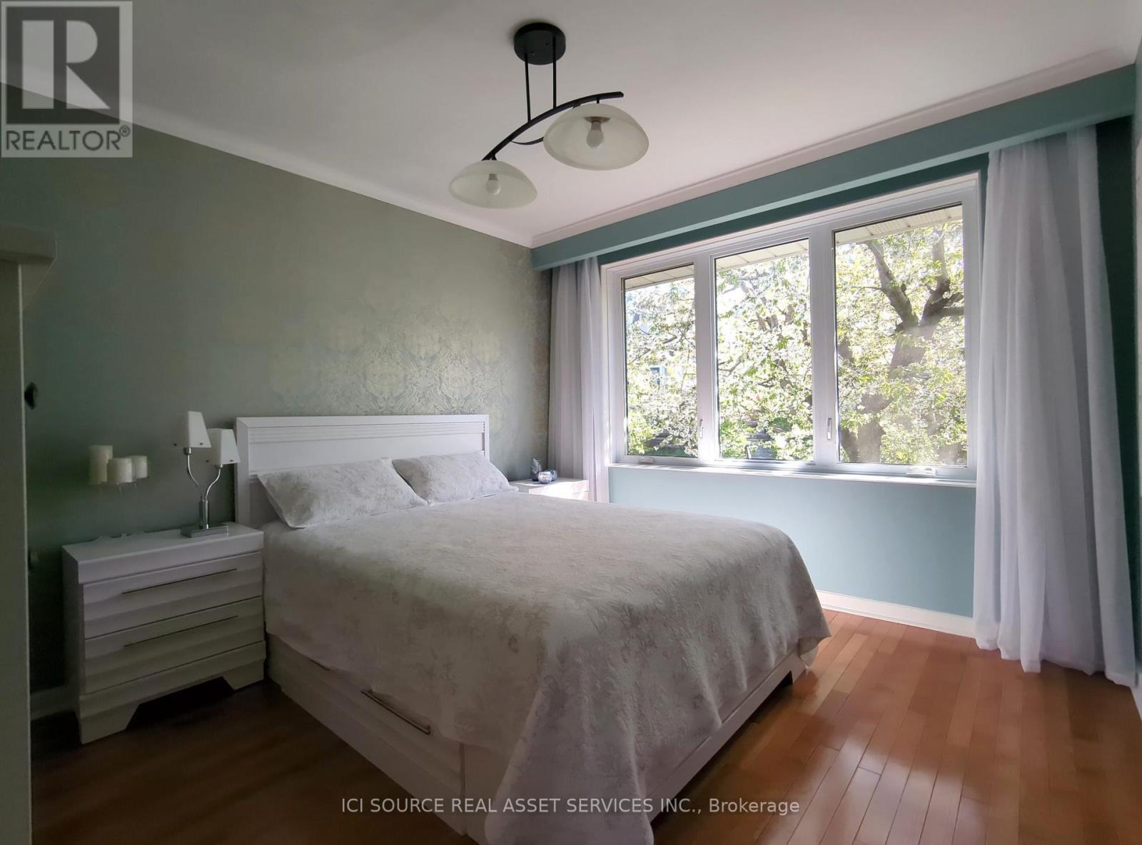 362 Silverthorn Avenue, Toronto, Ontario  M6M 3G8 - Photo 12 - W12164555