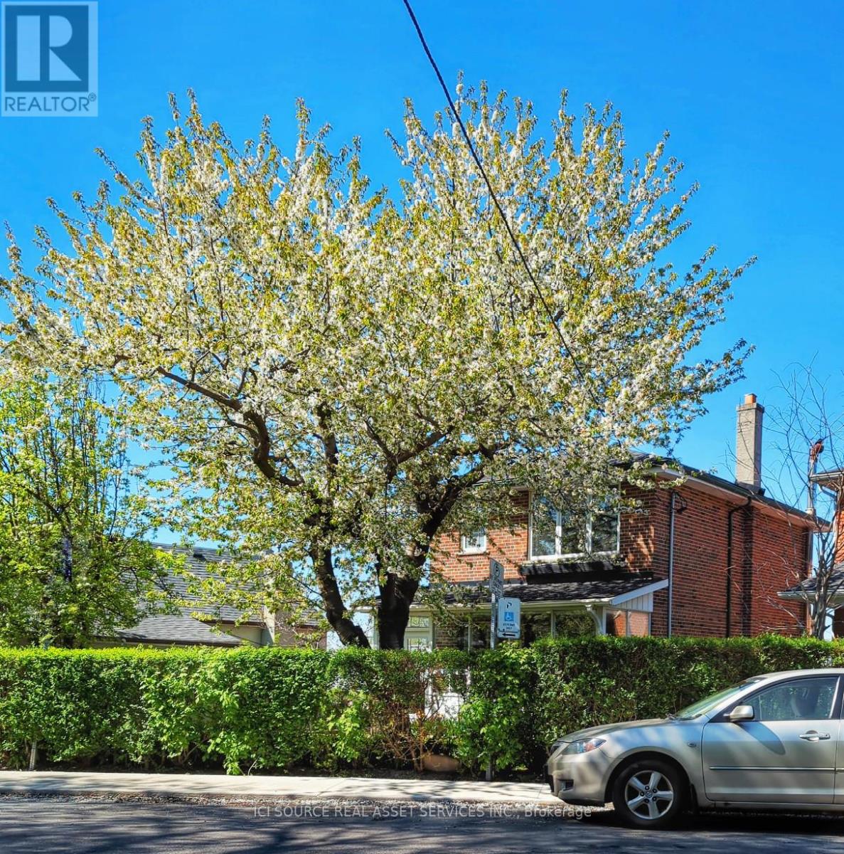 362 Silverthorn Avenue, Toronto, Ontario  M6M 3G8 - Photo 2 - W12164555