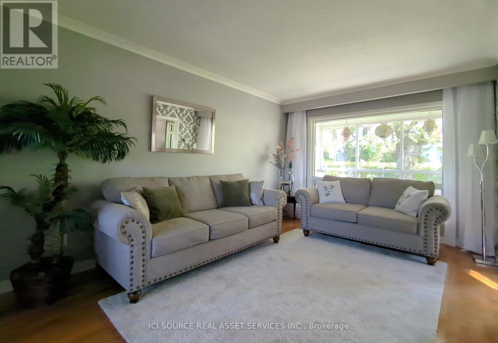 362 Silverthorn Avenue, Toronto, Ontario  M6M 3G8 - Photo 4 - W12164555