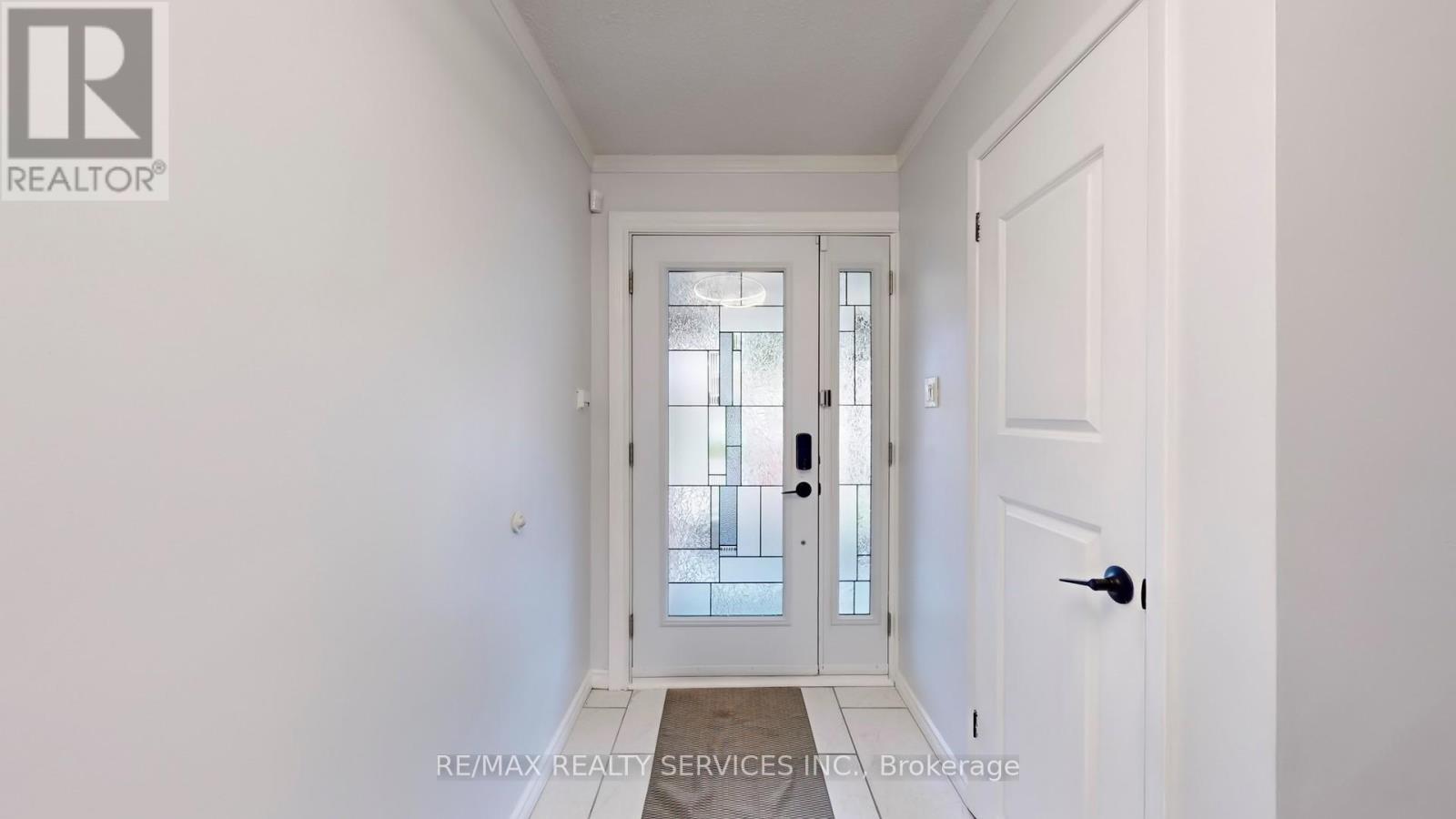 80 Carisbrooke Court, Brampton, Ontario  L6S 3K1 - Photo 5 - W12164563