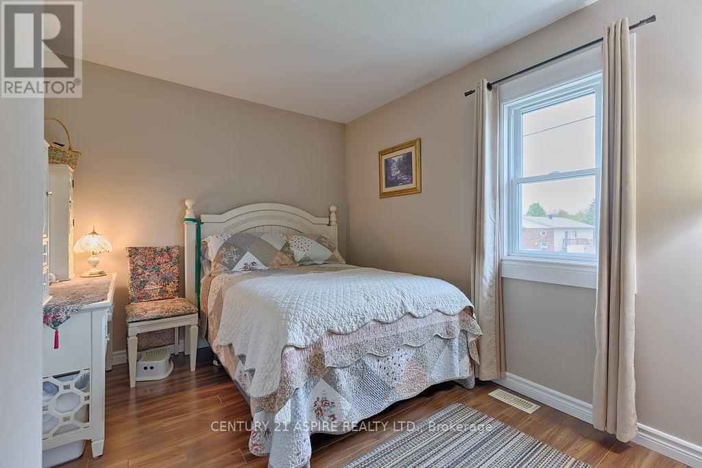 25 Harry Street, Petawawa, Ontario  K8H 2A5 - Photo 17 - X12164592