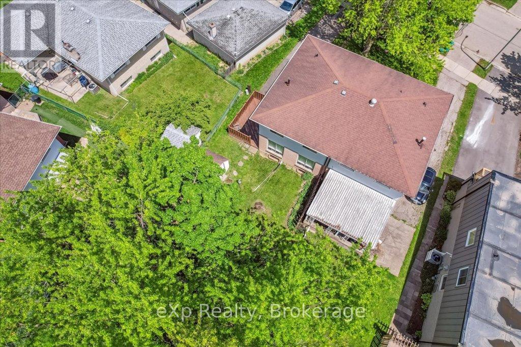 133 Ingleside Drive, Kitchener, Ontario  N2M 2G9 - Photo 23 - X12164580
