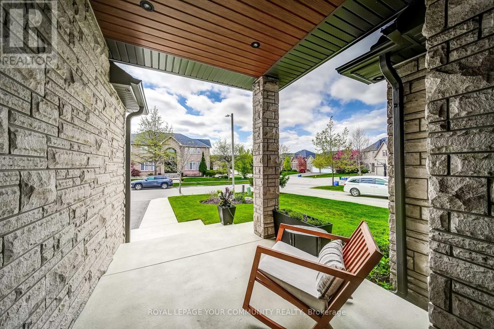 32 Glenforest Drive, Vaughan, Ontario  L4J 8K5 - Photo 3 - N12164589