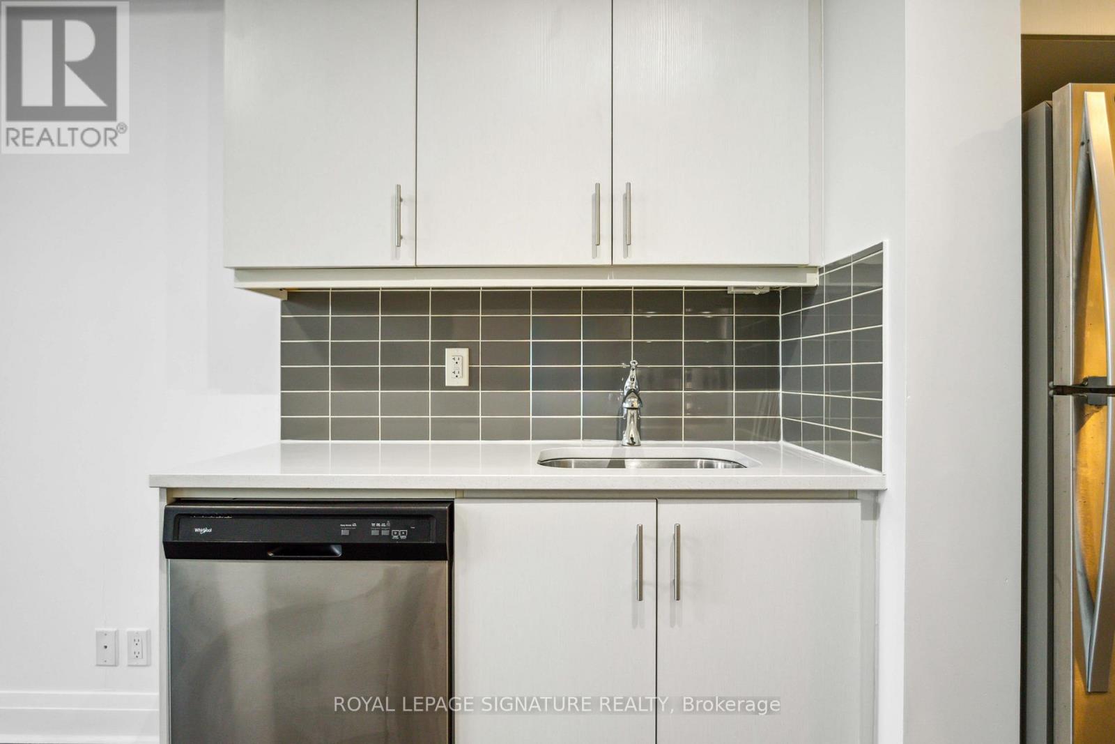 412 - 17 Zorra Street, Toronto, Ontario  M8Z 0C8 - Photo 4 - W12164582