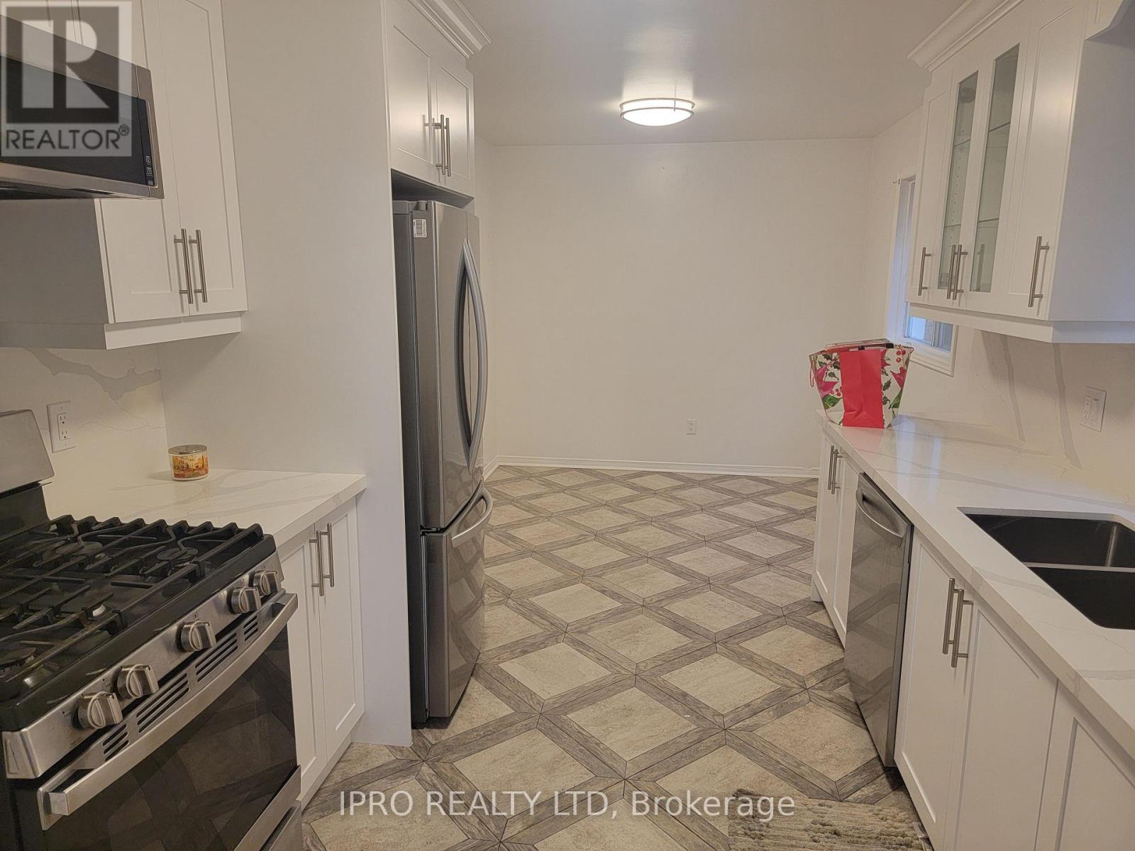 1133 Sherwood Mills Boulevard, Mississauga, Ontario  L5V 1S8 - Photo 8 - W12164602