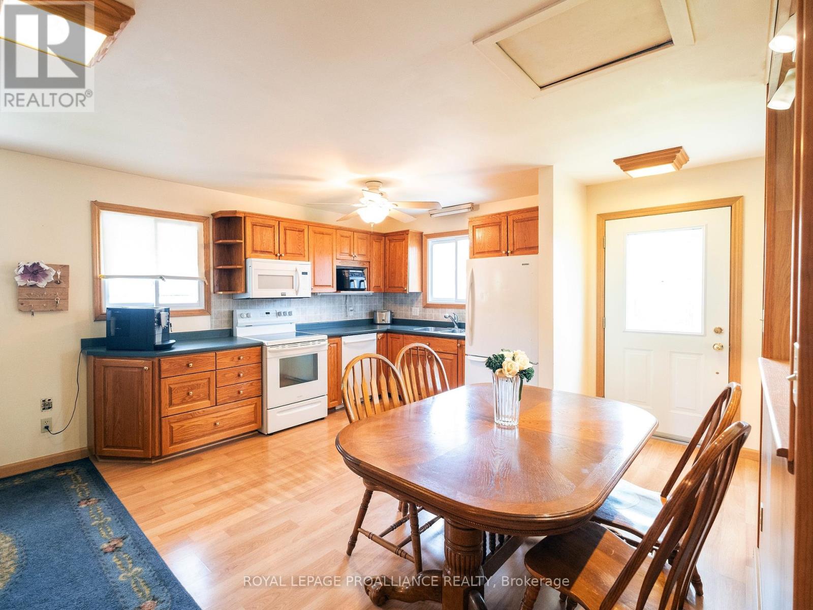 146 Albert Street, Belleville, Ontario  K8N 3N4 - Photo 6 - X12164621