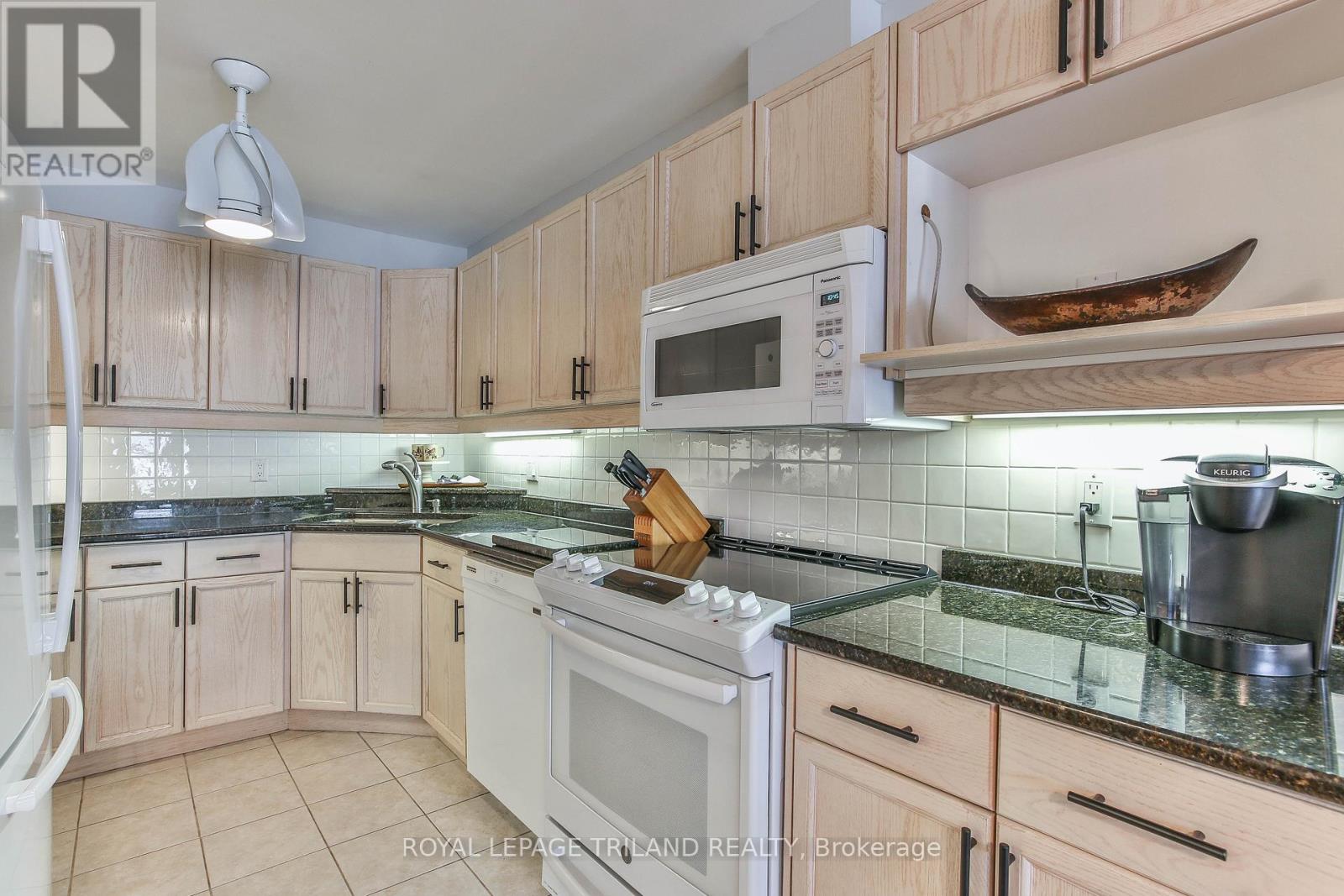 10 - 1555 Highbury Avenue N, London East, Ontario  N5Y 5R2 - Photo 7 - X12164677