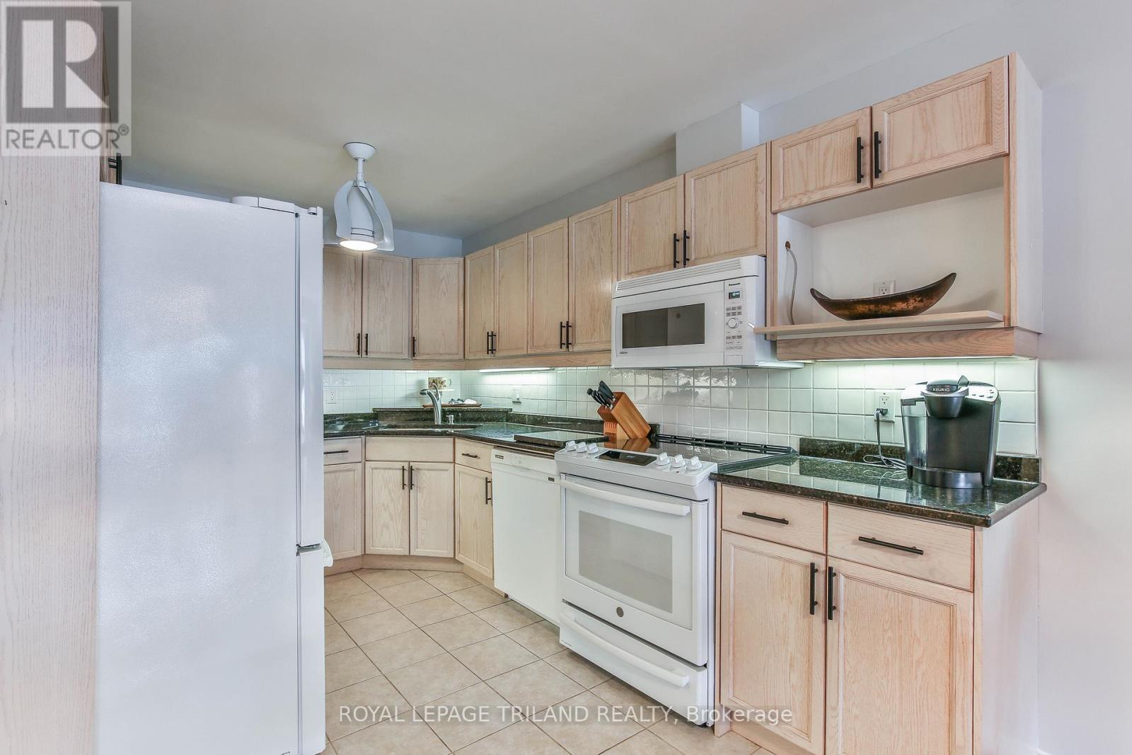 10 - 1555 Highbury Avenue N, London East, Ontario  N5Y 5R2 - Photo 8 - X12164677