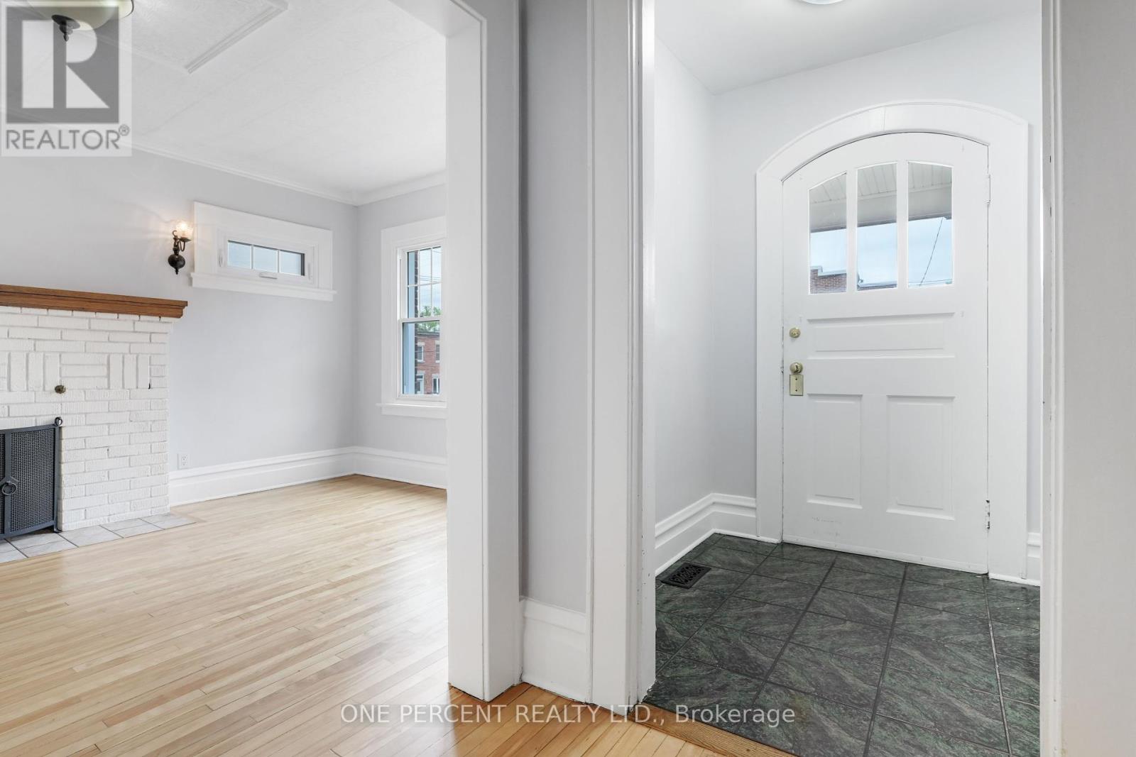 165 Hawthorne Avenue, Ottawa, Ontario  K1S 0B2 - Photo 4 - X12164614