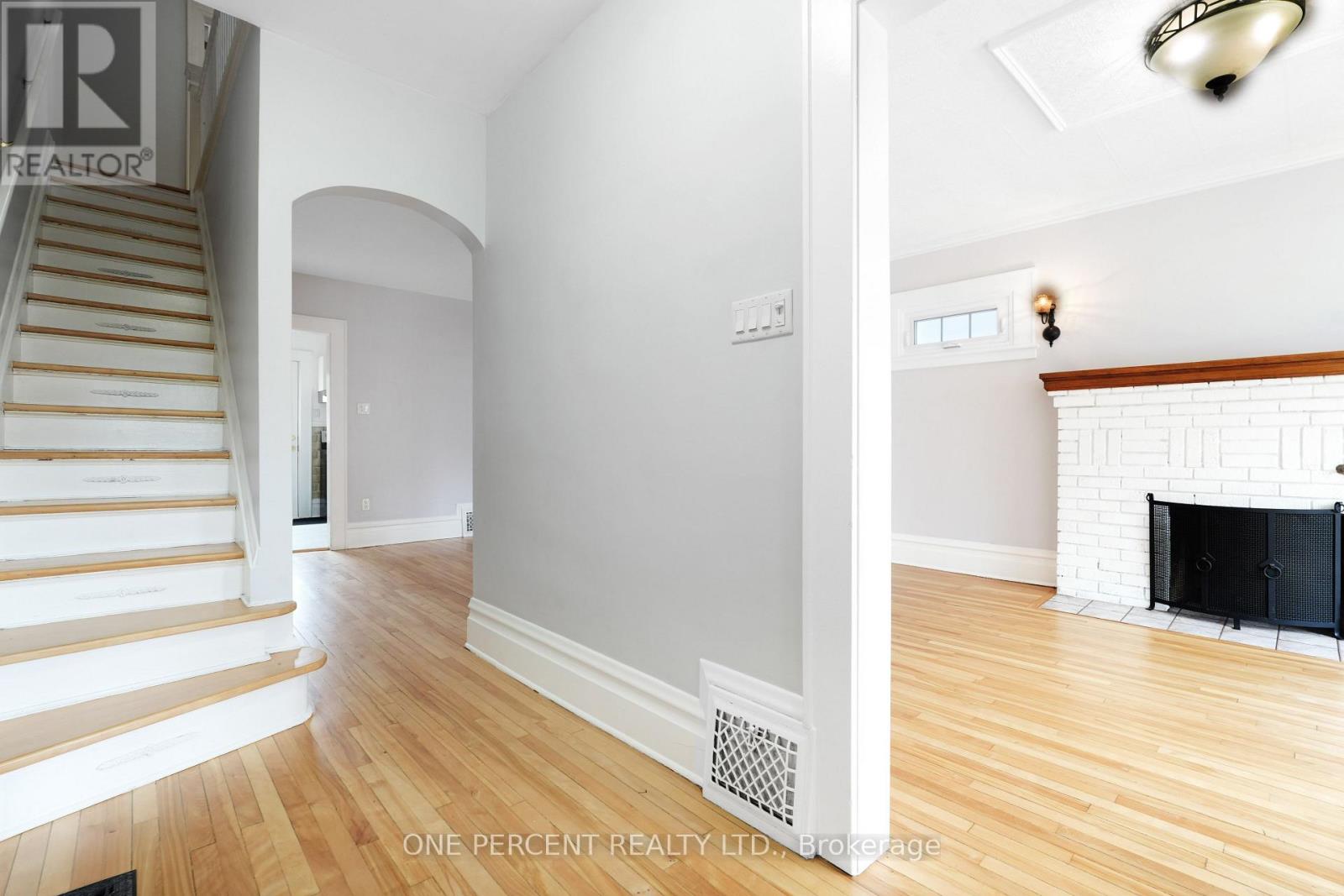 165 Hawthorne Avenue, Ottawa, Ontario  K1S 0B2 - Photo 5 - X12164614
