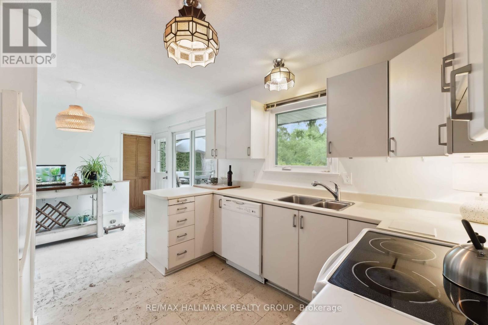 54 Lismer Crescent, Ottawa, Ontario  K2K 1A2 - Photo 10 - X12164633