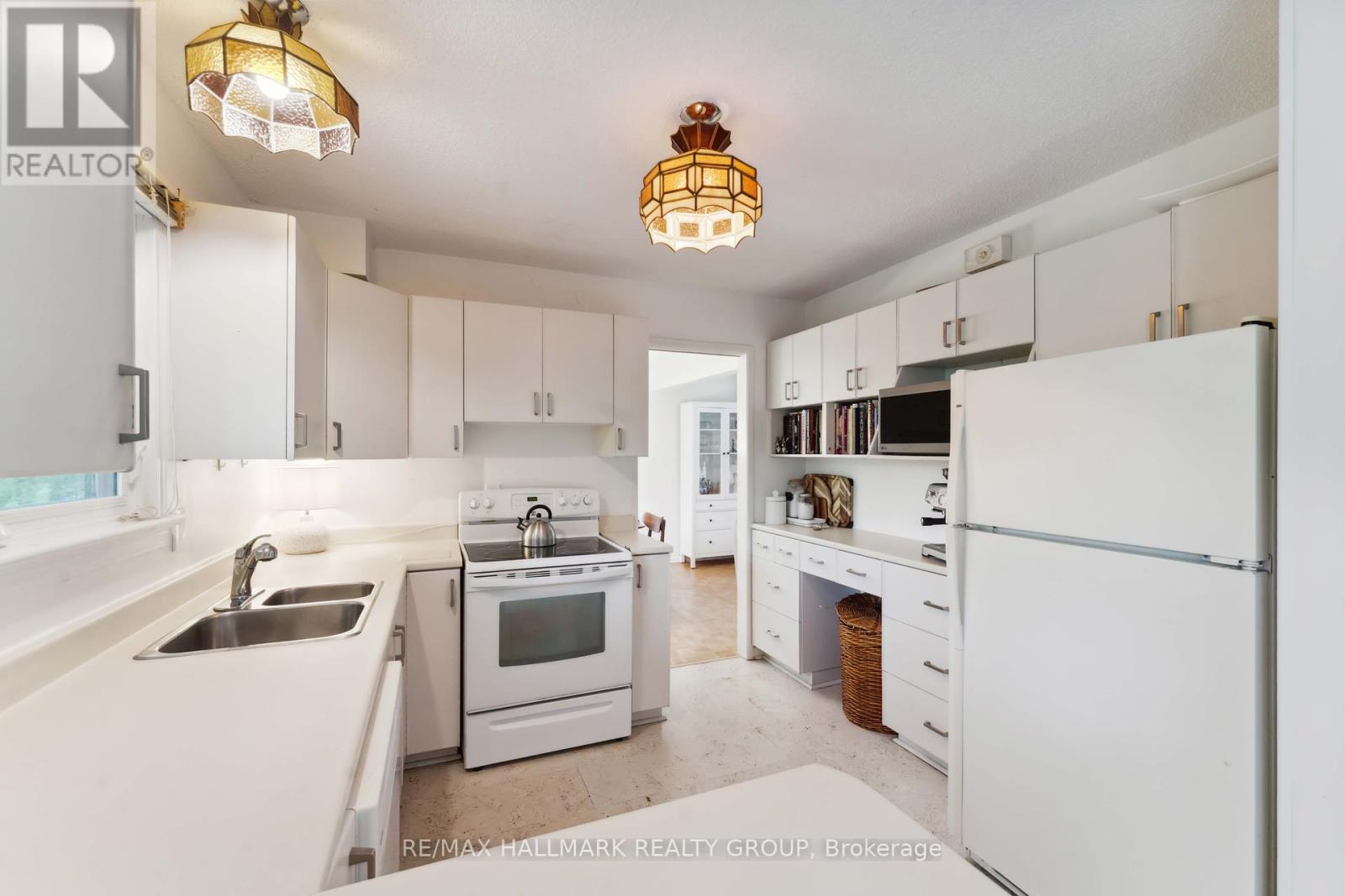 54 Lismer Crescent, Ottawa, Ontario  K2K 1A2 - Photo 13 - X12164633