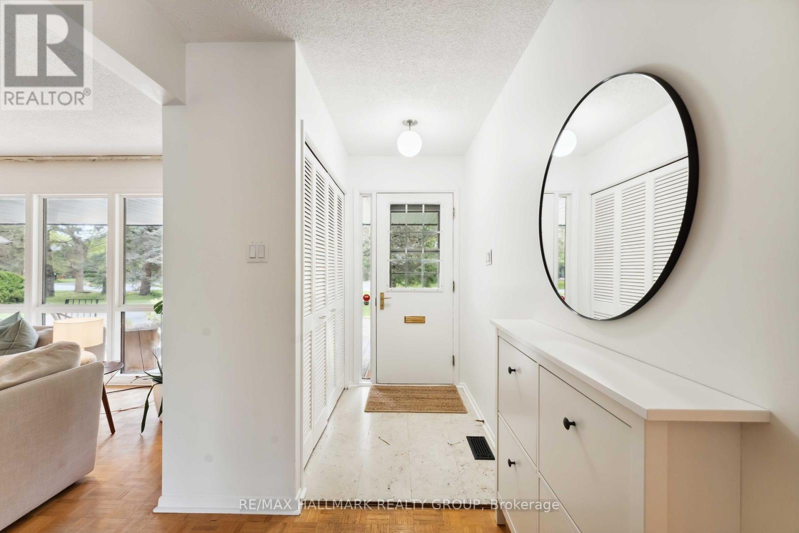 54 Lismer Crescent, Ottawa, Ontario  K2K 1A2 - Photo 2 - X12164633