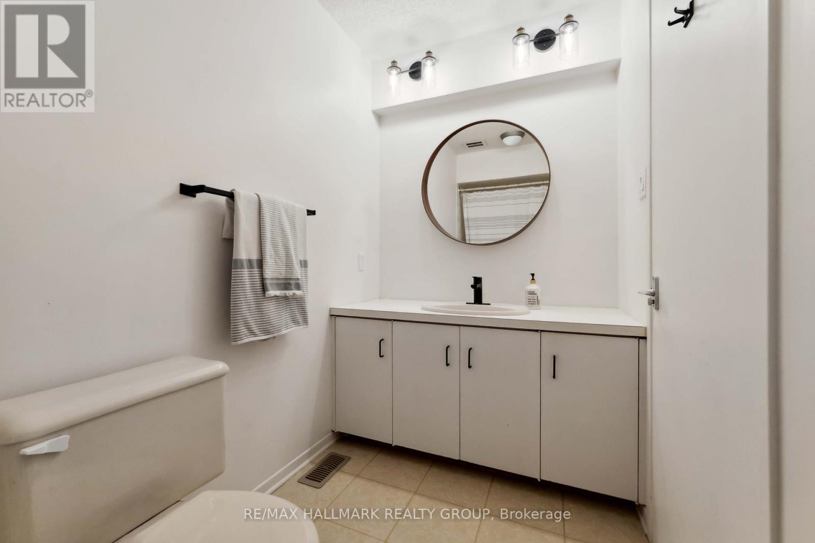 54 Lismer Crescent, Ottawa, Ontario  K2K 1A2 - Photo 20 - X12164633