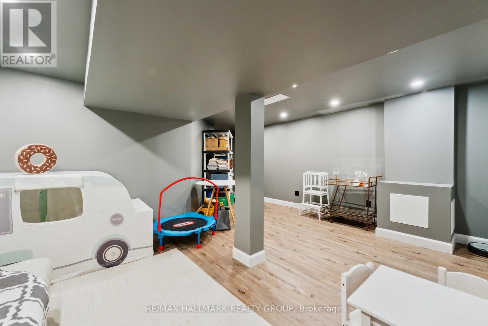 54 Lismer Crescent, Ottawa, Ontario  K2K 1A2 - Photo 33 - X12164633