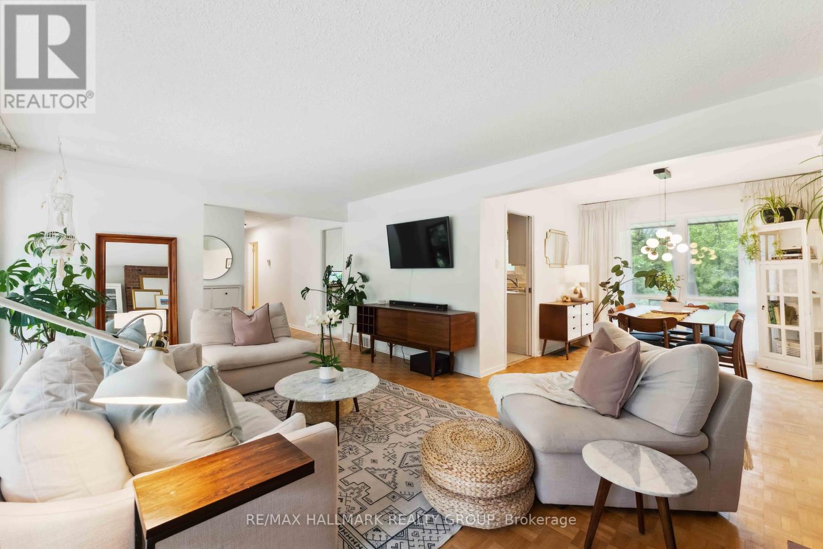 54 Lismer Crescent, Ottawa, Ontario  K2K 1A2 - Photo 8 - X12164633