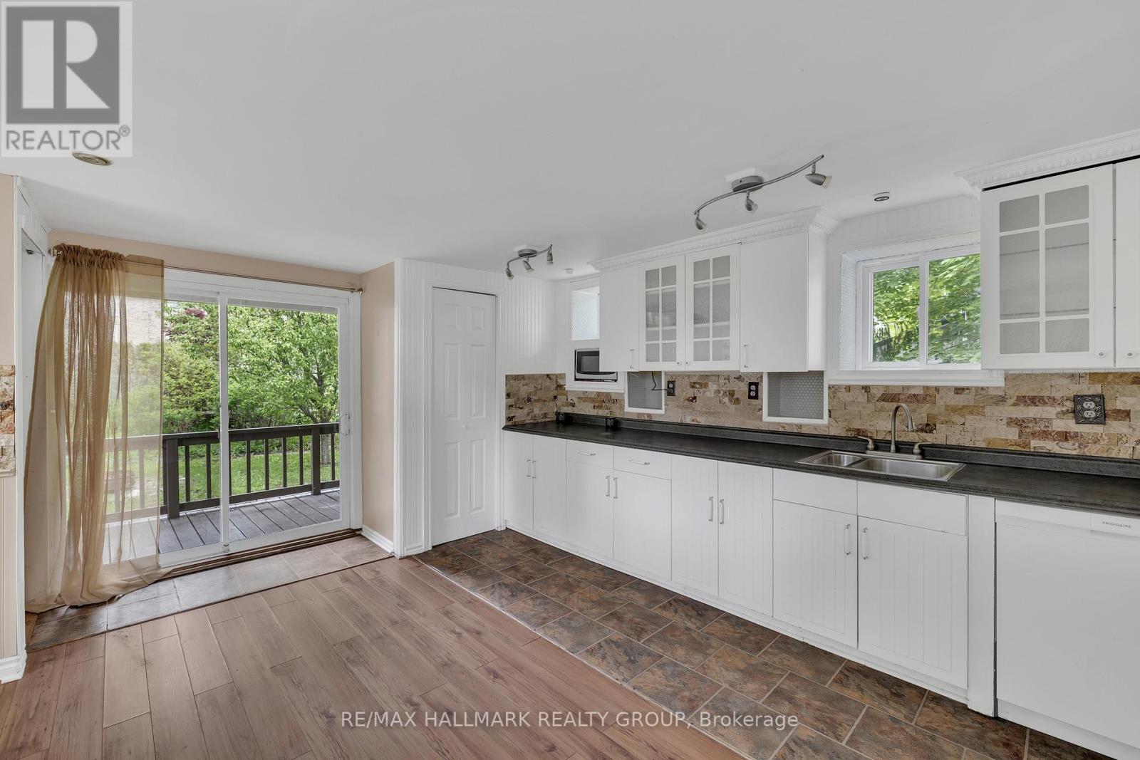 118 Wellington Street, Gananoque, Ontario  K7G 1B7 - Photo 28 - X12164635