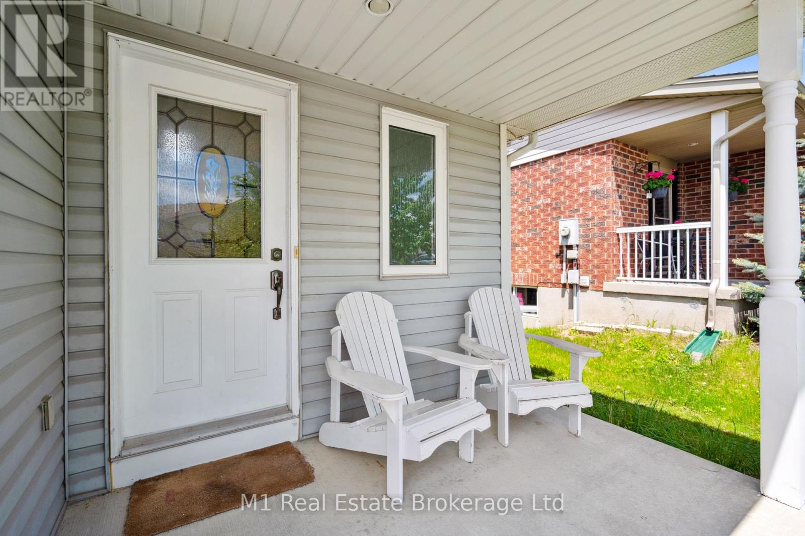 4 Sandcreek Lane, Guelph (Grange Road), Ontario  N1E 7K7 - Photo 6 - X12164652