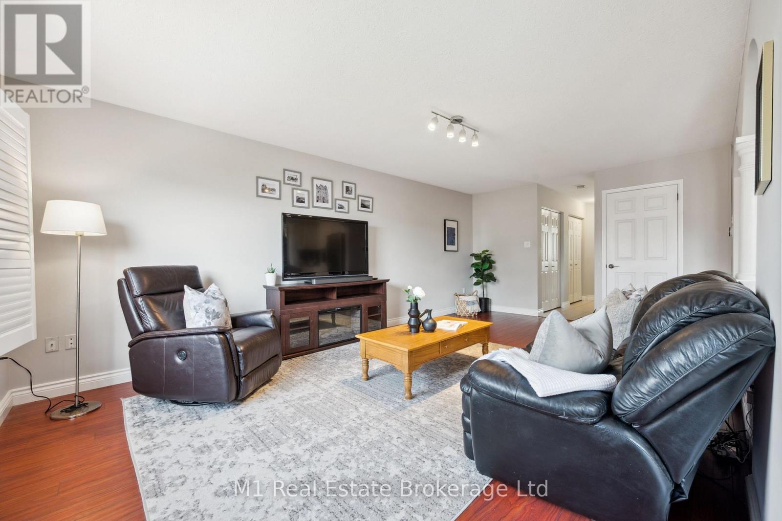 4 Sandcreek Lane, Guelph (Grange Road), Ontario  N1E 7K7 - Photo 9 - X12164652