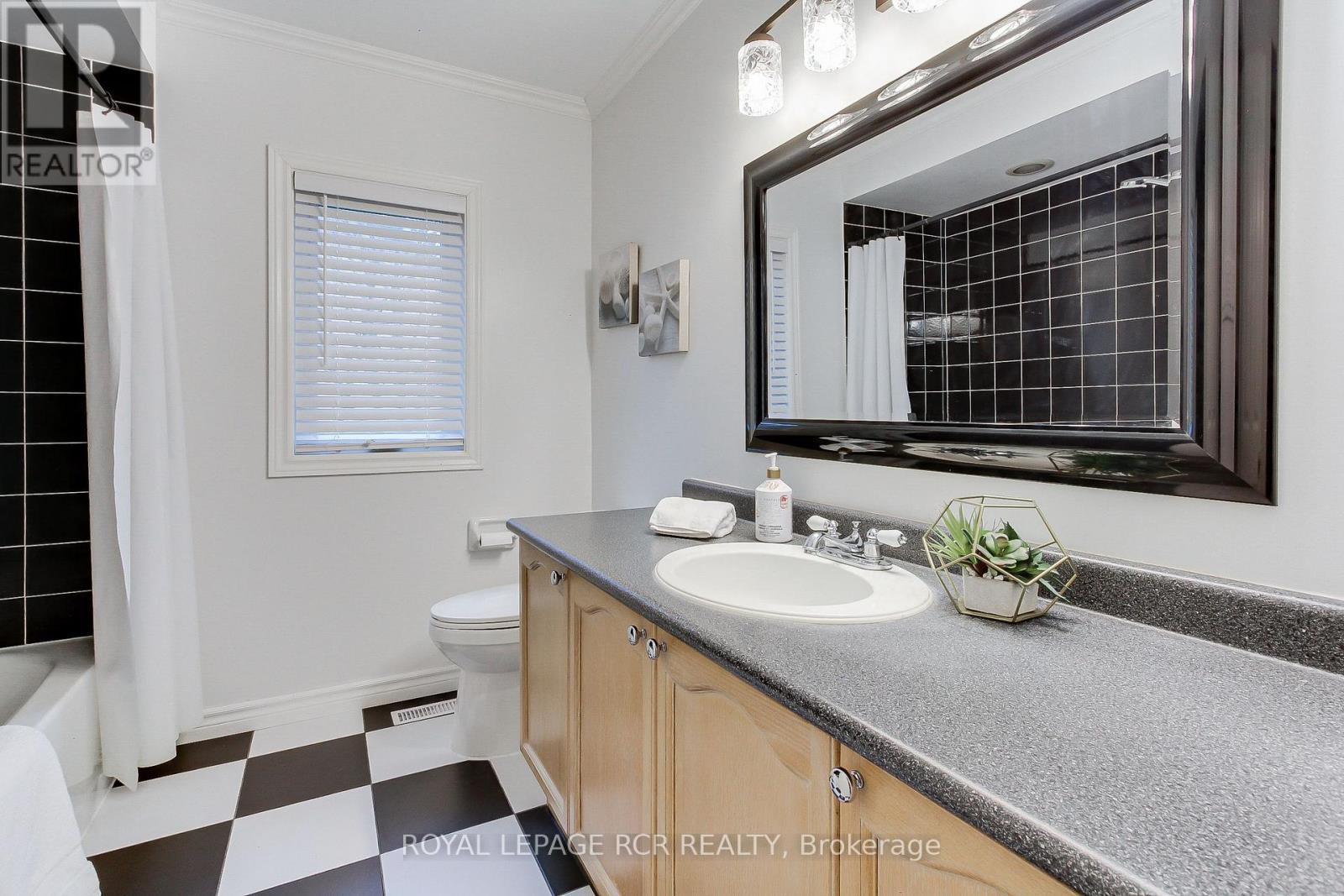 558 Lyman Boulevard, Newmarket (Stonehaven-Wyndham), Ontario  L3X 1V8 - Photo 33 - N12079451