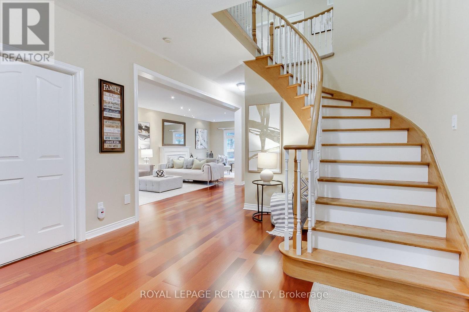 558 Lyman Boulevard, Newmarket (Stonehaven-Wyndham), Ontario  L3X 1V8 - Photo 2 - N12079451