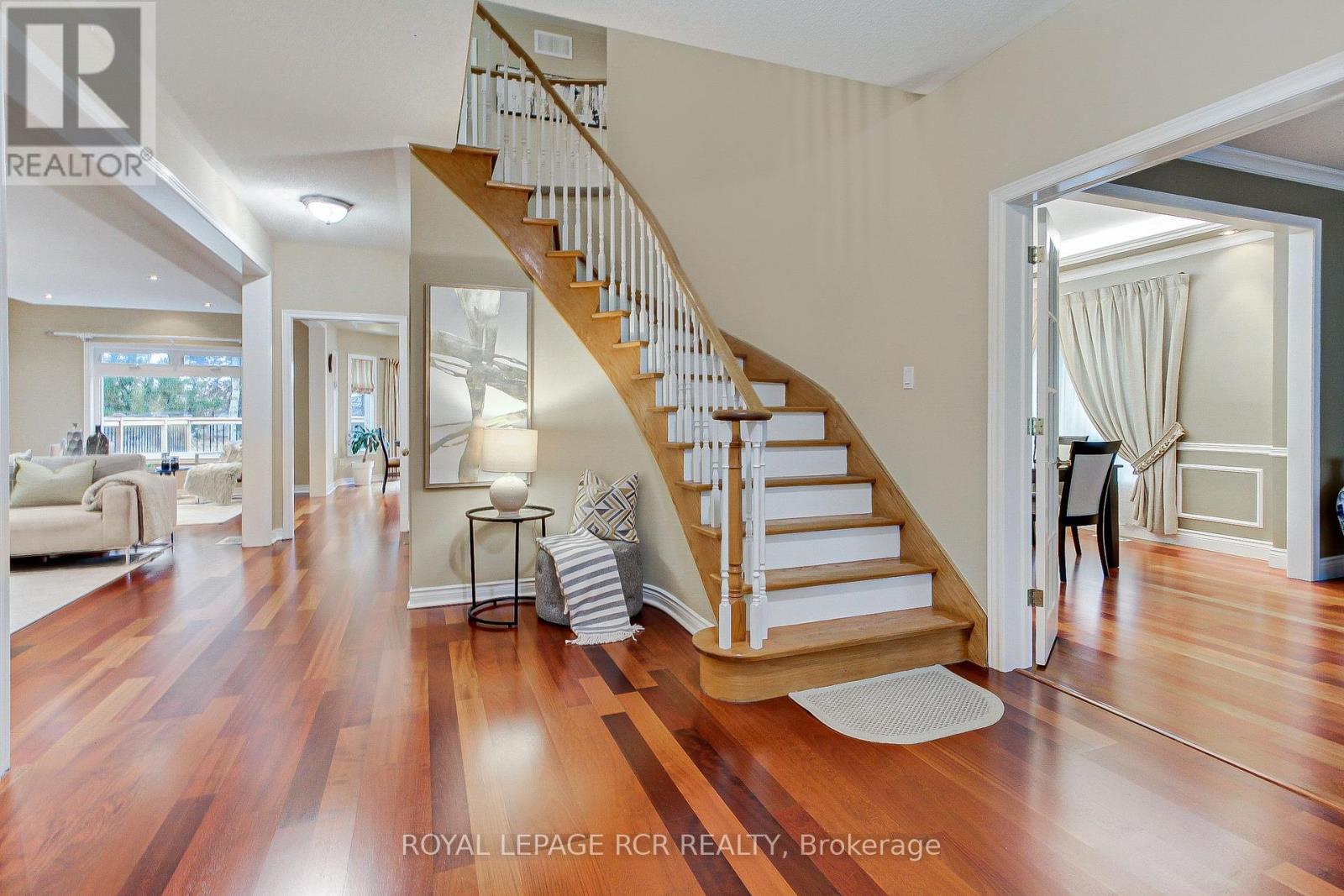 558 Lyman Boulevard, Newmarket (Stonehaven-Wyndham), Ontario  L3X 1V8 - Photo 3 - N12079451