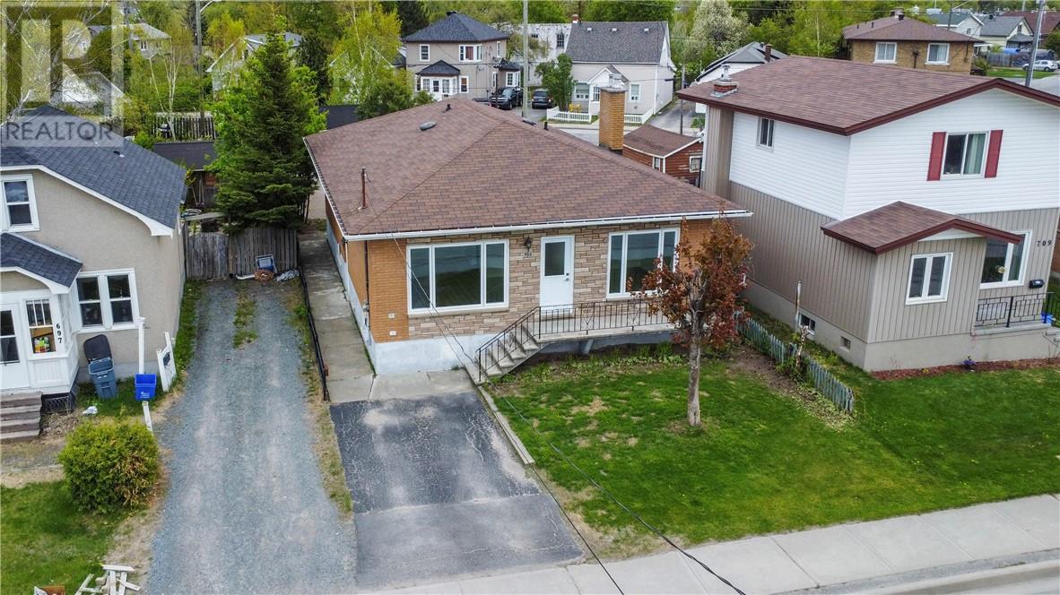 703 Ontario Street, Sudbury, Ontario  P3E 4K8 - Photo 1 - 2122423