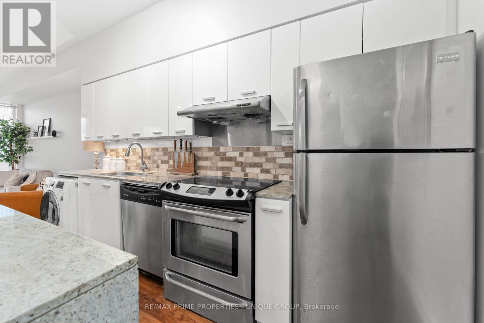 2207 - 29 Singer Court, Toronto, Ontario  M2K 0B3 - Photo 11 - C12161405