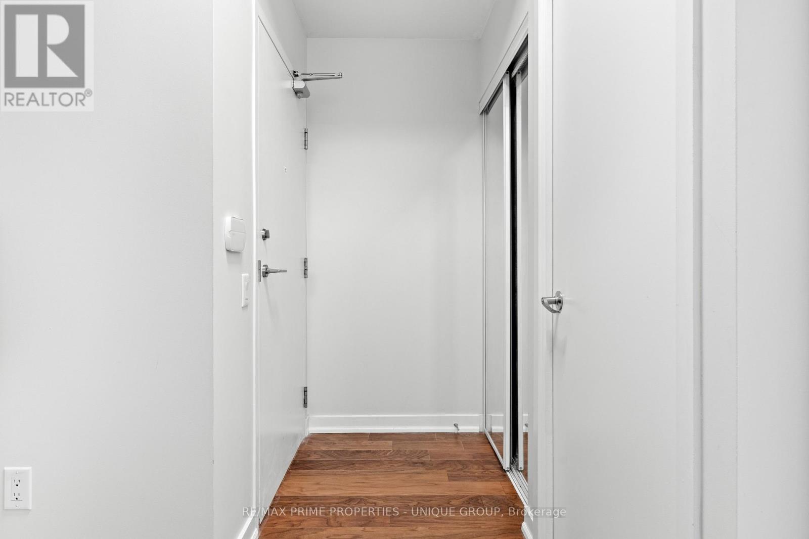2207 - 29 Singer Court, Toronto, Ontario  M2K 0B3 - Photo 2 - C12161405