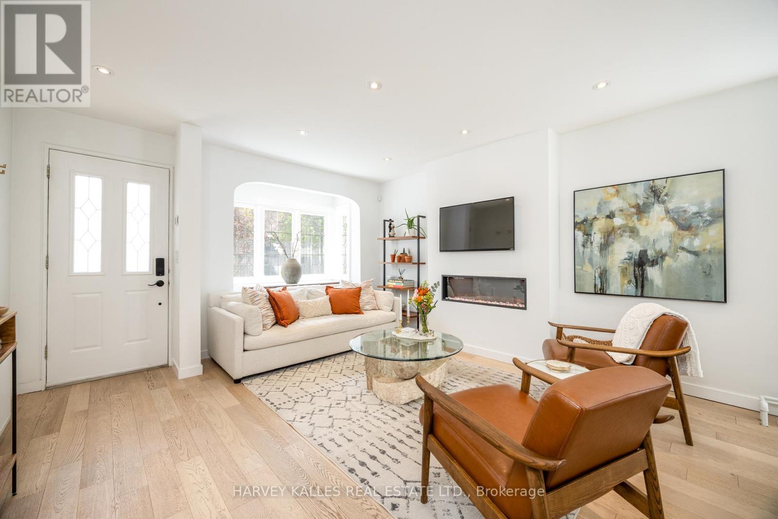 380 Old Orchard Grove, Toronto, Ontario  M5M 2E9 - Photo 2 - C12161461